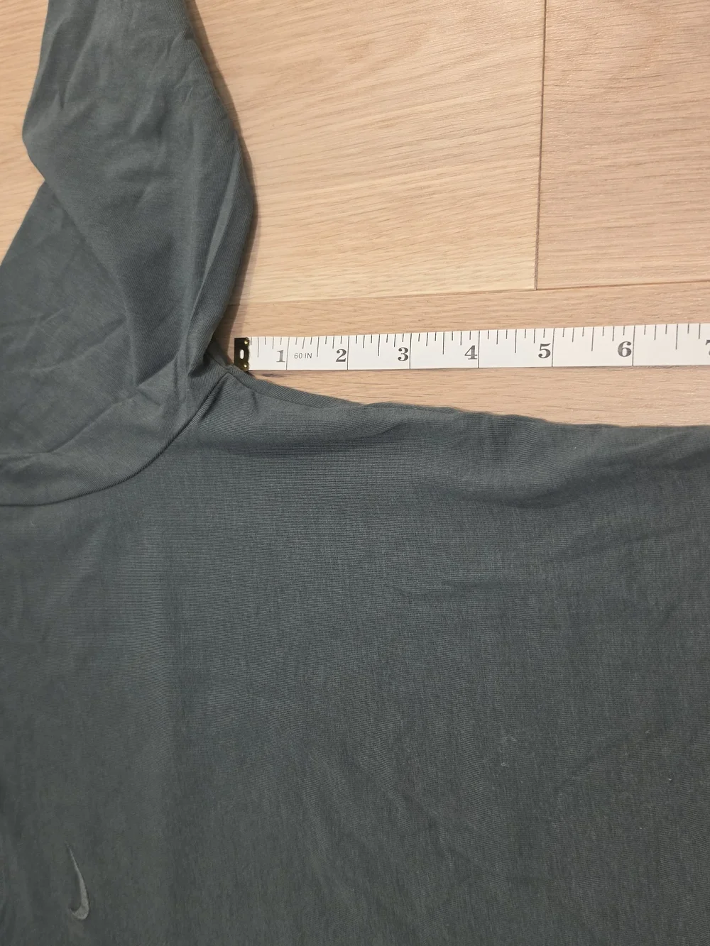 Nike Women's Long-Sleeve Crop Top in Dark Green